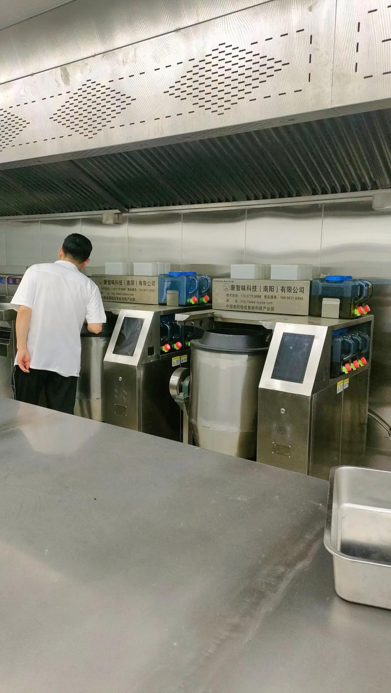 在寻找高质量的面食机械设备时，许多餐饮老板和创业者会关注这些产品的集中产地。今天我们就来探讨一下面食机械的主要生产基地，并通过对比分析不同地方的优势与劣势。